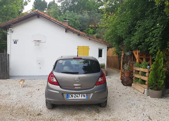 Maison Aux Volets Jaunes