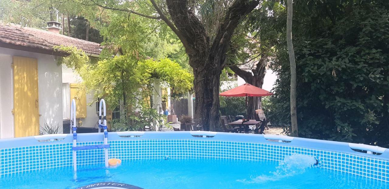 Holiday home Maison Aux Volets Jaunes *